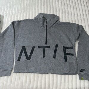 Nike Pullover | Size Medium